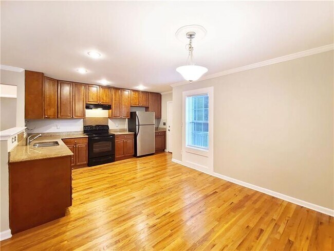 Building Photo - 140 Brook Cir SE