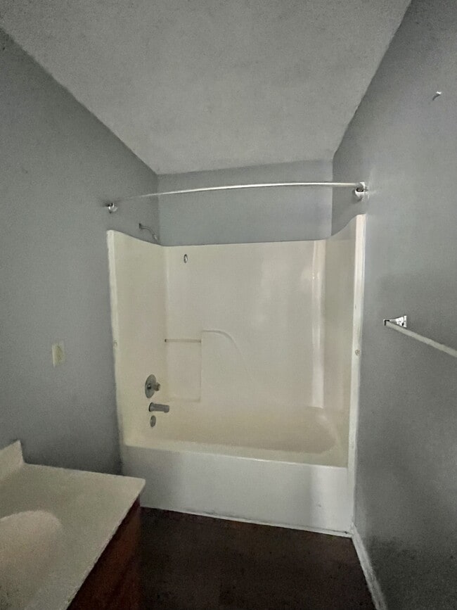 Building Photo - 318 Hill Ave