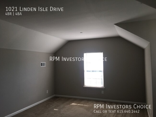 Building Photo - 1021 Linden Isle Dr