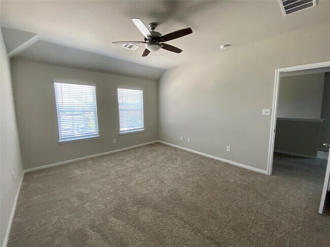 Building Photo - 2702 Hoffman Ln