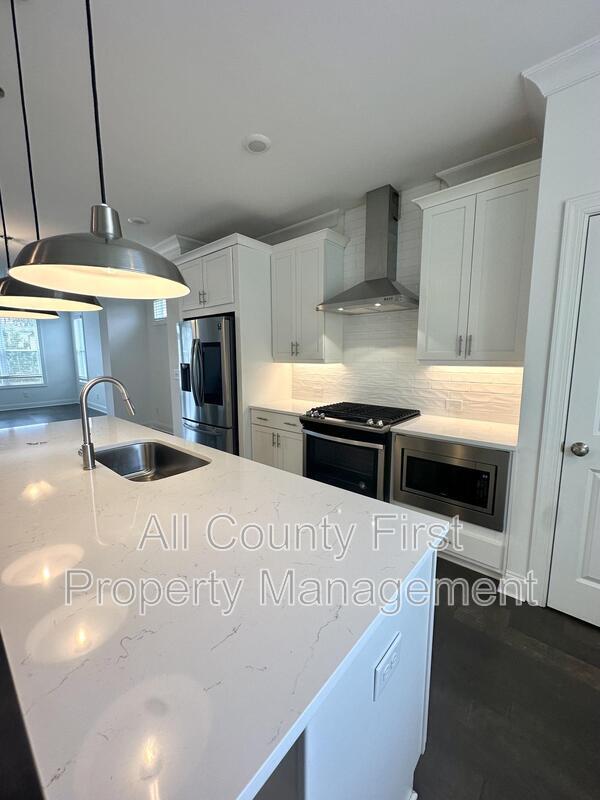Building Photo - 788 Angora Aly