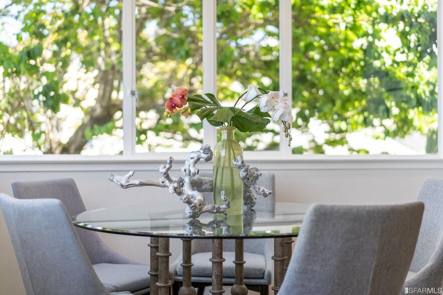 Upper level dining area - 2920 Buchanan St
