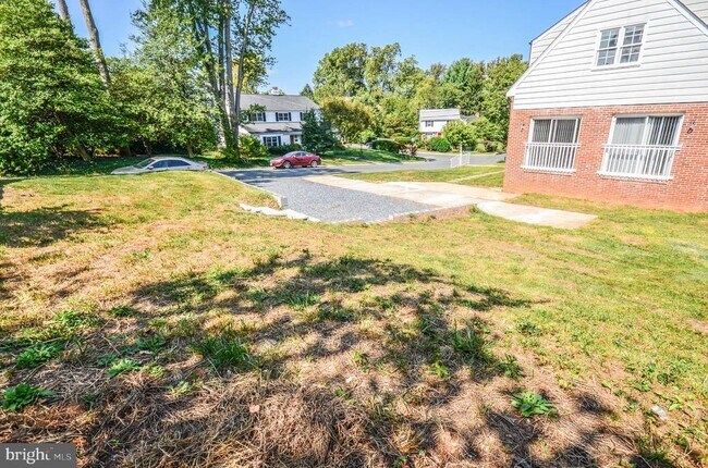 Building Photo - 9107 Lindale Dr