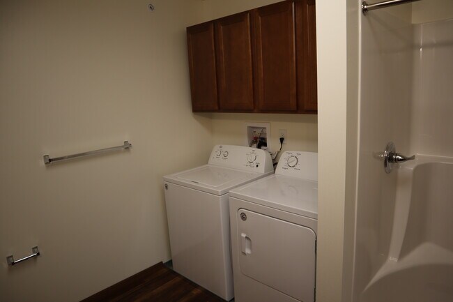 Building Photo - Dreamsville Apartments