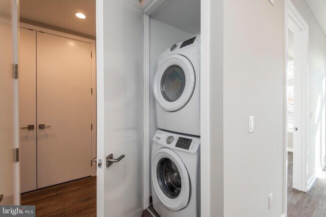 Building Photo - 1340 S 13th St