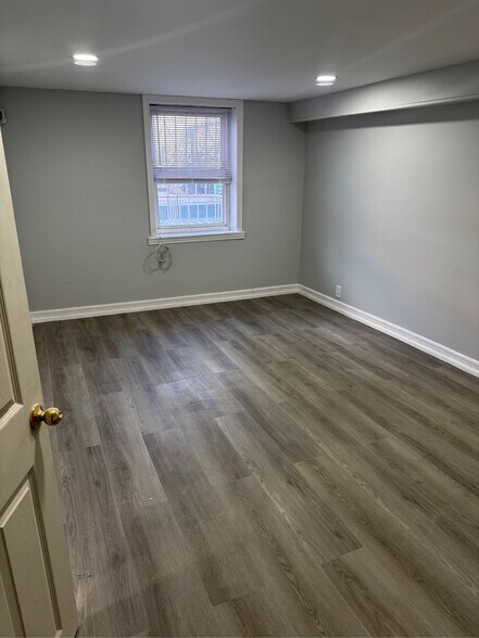 Building Photo - 1757 E 52nd St