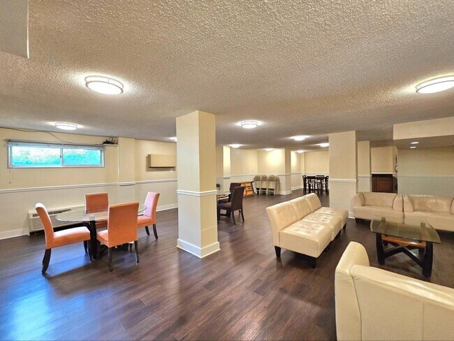 Building Photo - 2059 Huntington Ave