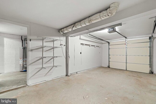 Building Photo - 132 E Green Valley Cir
