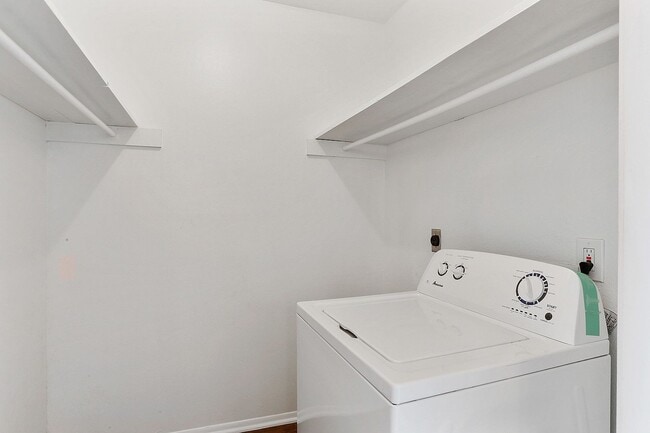 Building Photo - Nicely Renovated 1Bd in Metairie Off W. Na...