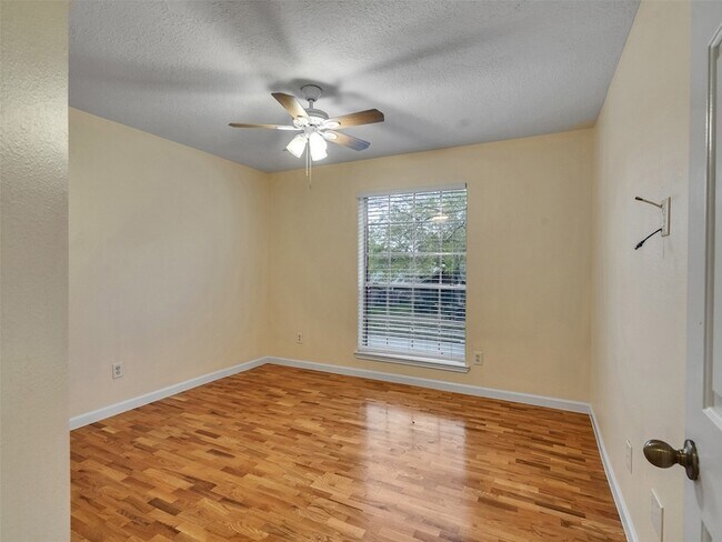 Building Photo - 1814 Oak Valley Dr