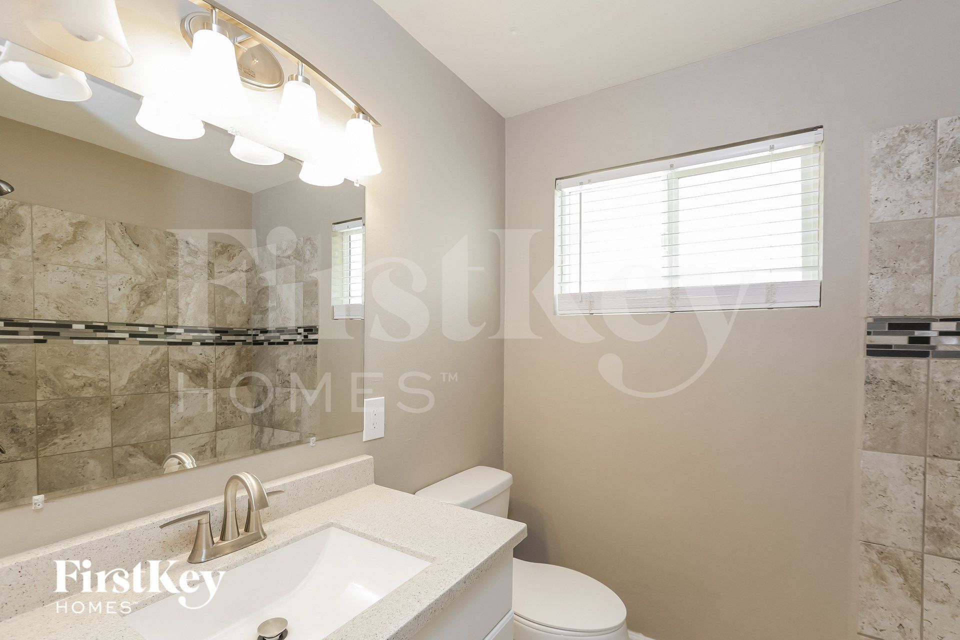 Building Photo - 547 W 18th St