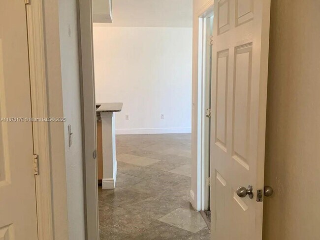 Building Photo - 2557 Centergate Dr