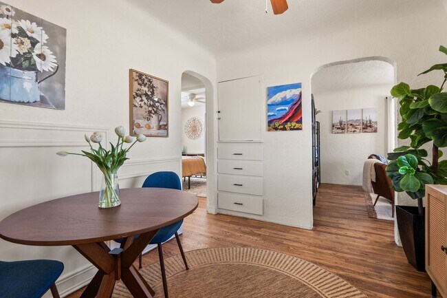 Building Photo - Fully Furnished Home!