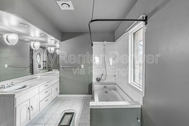 Building Photo - 990 Beech St
