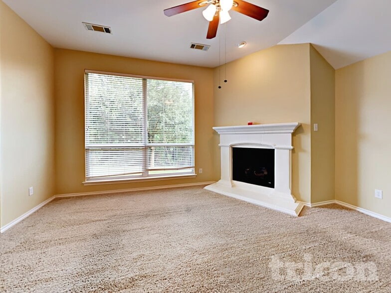 Building Photo - 8622 Granville Dr