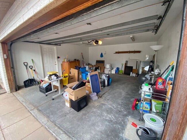 Building Photo - Beautiful 3 Bedroom Home in NE Albuquerque