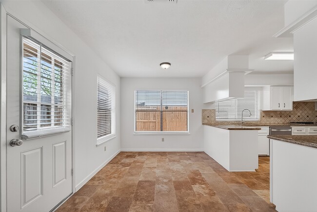 Building Photo - 10031 Sagemill Dr