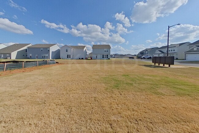 Building Photo - 100 English Oak Ln