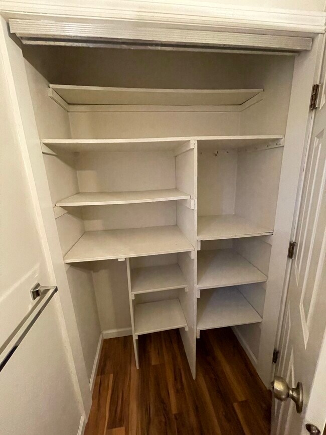 Bath storage - 9548 Miamisburg Springboro Rd