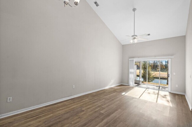 Building Photo - 3BR Townhome Carolina Forest – GREAT PRICE - Community Pool/Lake View