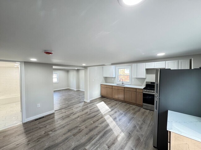 Building Photo - BRAND NEW RENOVATION! Modern 3BR Single Fa...