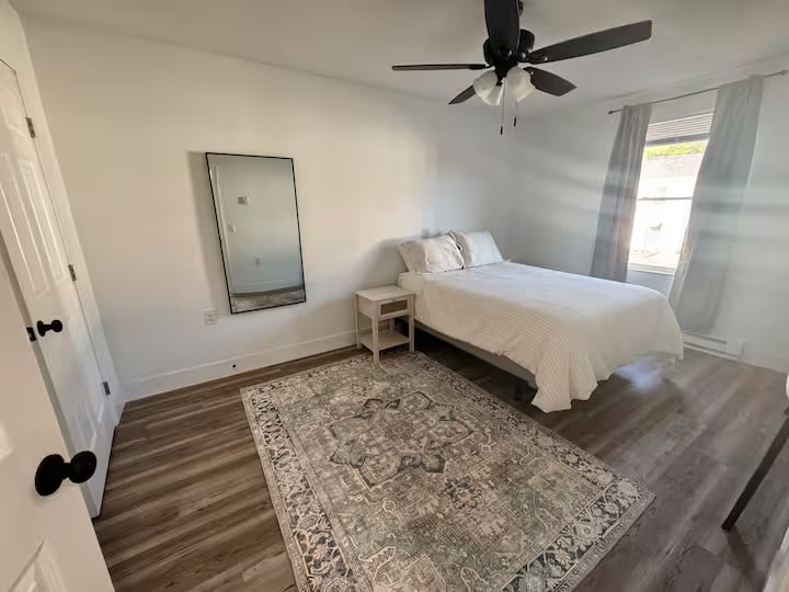 Building Photo - 676 Main Rd N