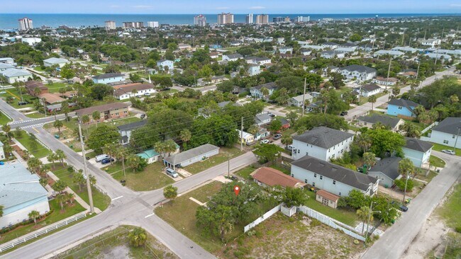 Building Photo - 2 Bed 1.5 Bath Jax Beach - Walk to the Beach- Newly remodeled