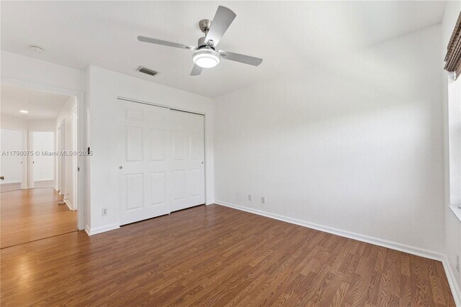Building Photo - 7423 NW 70th Ave