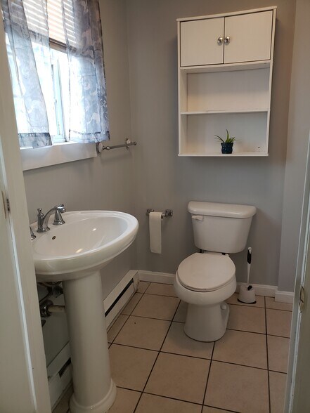 Bathroom - 507 Bennett St