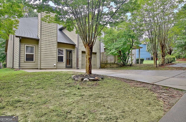 Building Photo - 113 Macalester Dr