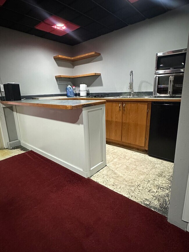 Building Photo - Beautiful 4 Bedroom 3 Bathroom Home in Everett!