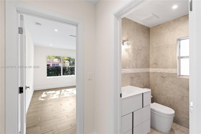 Building Photo - 251 NE 44th St