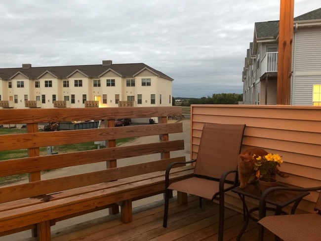 Building Photo - 749 Oregon Parks Ave