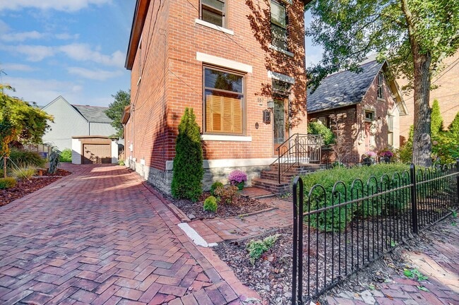 Building Photo - 557 S Grant Ave