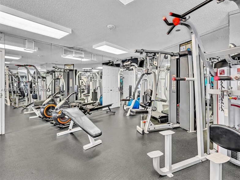 Building Photo - 3530 Mystic Pointe Dr