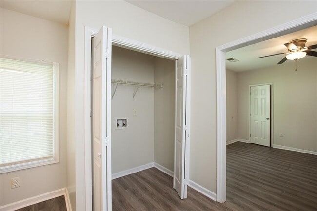 Building Photo - 1049 Sims St SW