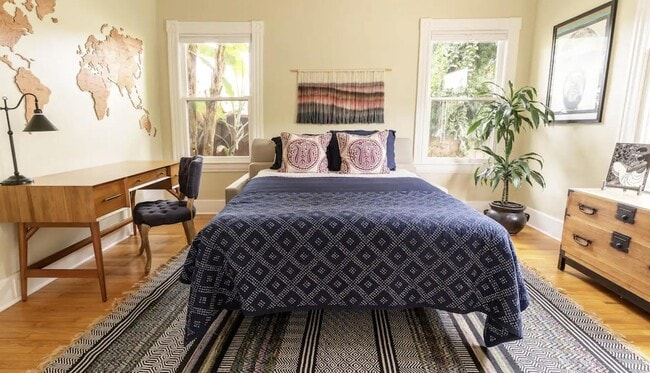 Building Photo - 1608 Bath St