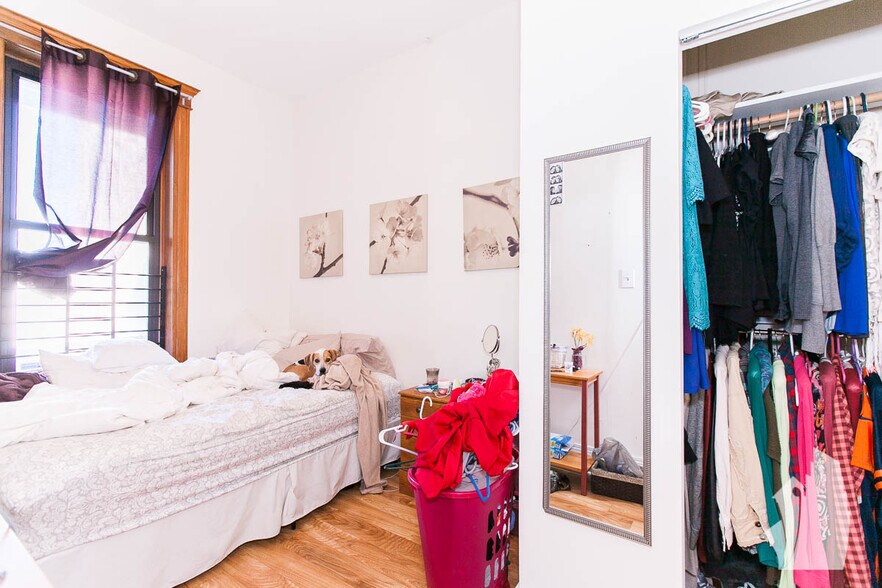 Building Photo - 3336 N Sheffield Ave