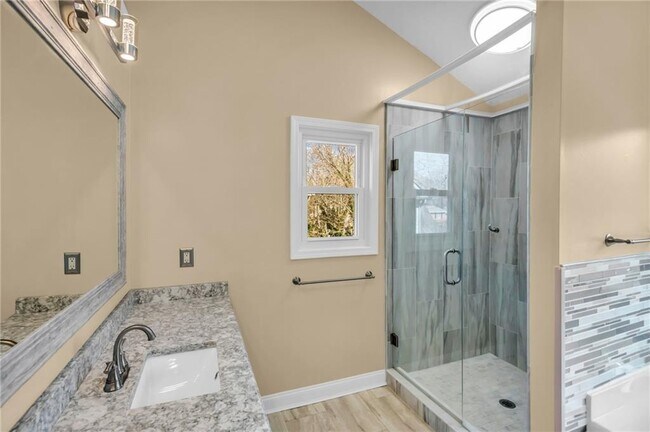 Building Photo - 1093 3rd St