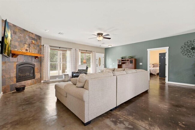 Building Photo - 421 Sweetbough St