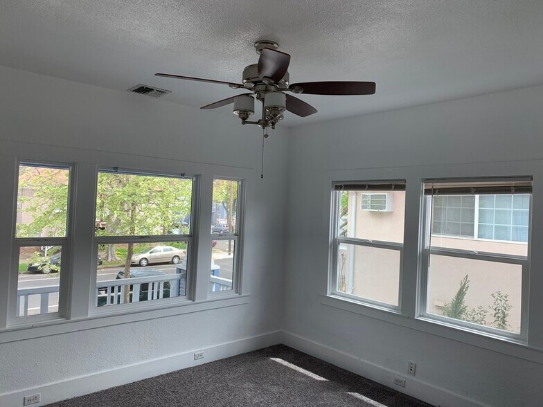 Front Room - 3146 2nd Ave