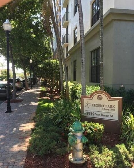 Building view - 1919 Van Buren St