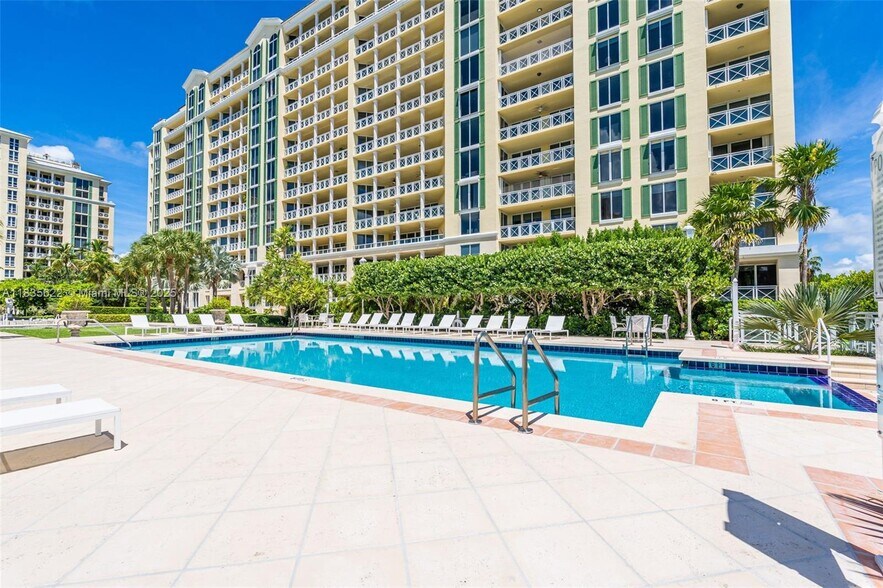 Building Photo - 430 Grand Bay Dr