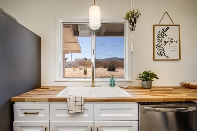 Building Photo - 3 Bedroom, remodeled home in the heart of Joshua Tree