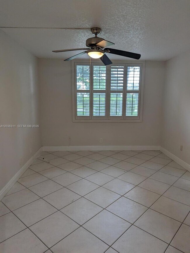 Building Photo - 9460 Tangerine Pl