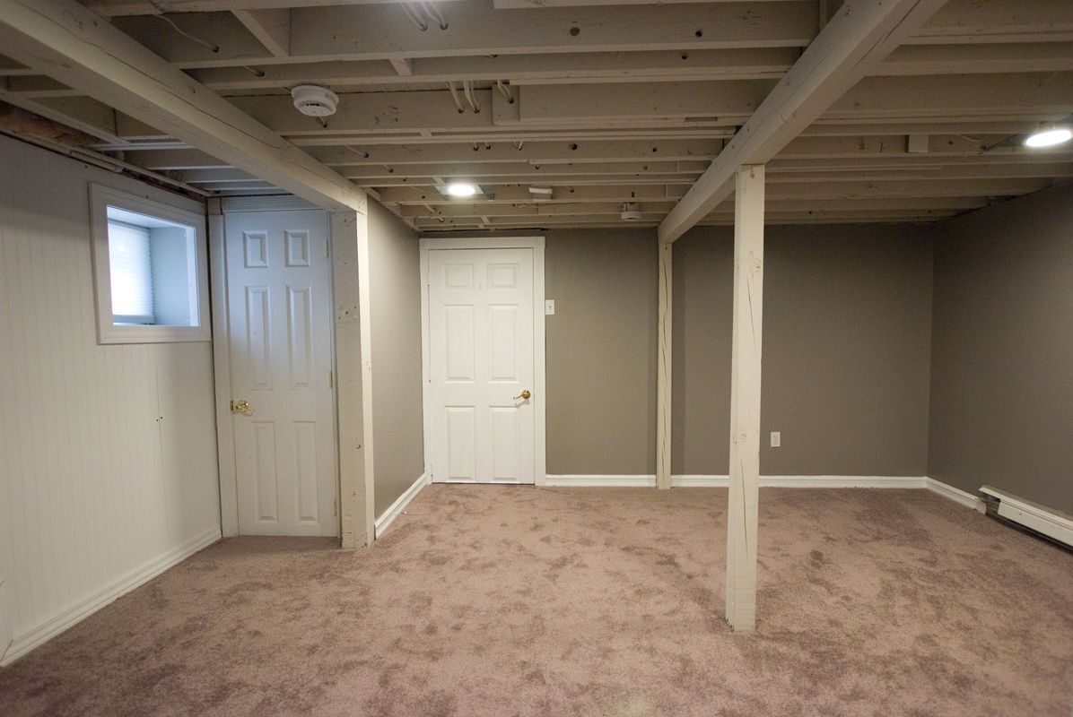 Building Photo - 1805 E Lake Dr