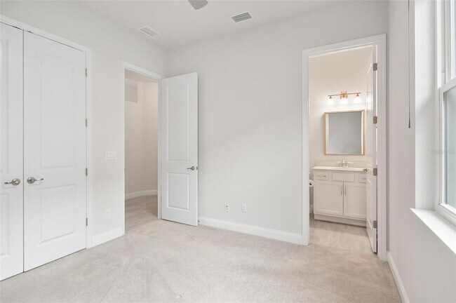 Building Photo - 128 Del Palma Dr