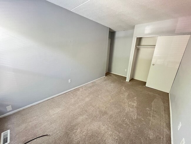 Building Photo - Newly renovated 3-bedroom, 2.5-bath home in Philadelphia’s Art Museum area