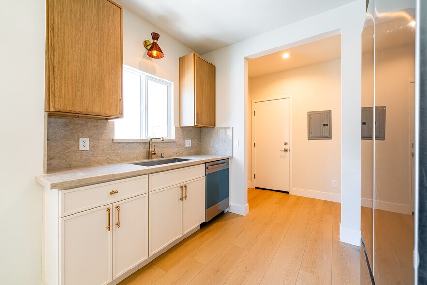 Building Photo - 4637 W 18th St