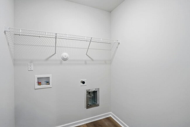 Building Photo - Charming 3-Bedroom Ranch with 2 Full Baths & Expansive Backyard Located in a Peaceful Cul-de-Sac